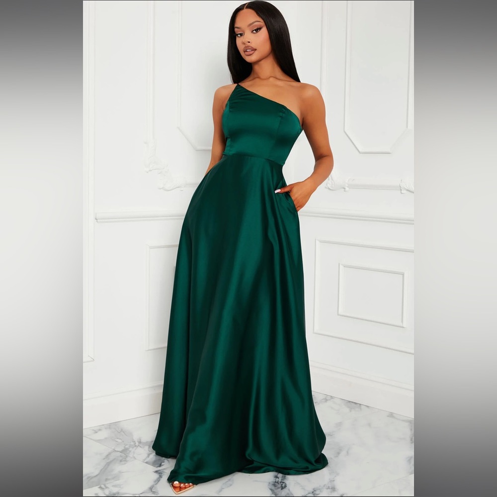Fashion Nova Walking in Satin Formal Gown - Emerald (L) Brand New ✨